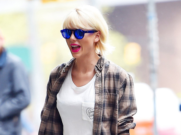 Taylor_Swift_mirrored_sunglasses